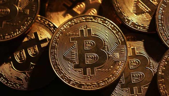 Bitcoin Surges Above $80,000 as Dollar Weakness Fuels Momentum