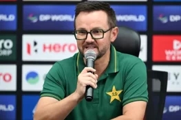 Hesson Clarifies No Role in Selecting Pakistan’s Test Squad