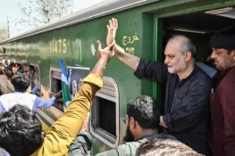 PM Shehbaz offers talks as JI petroleum levy march reaches Multan