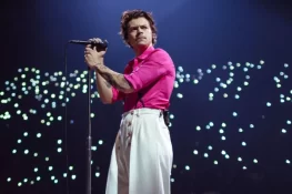 Harry Styles Makes Fan’s Dream Come True in Emotional Concert Moment
