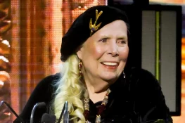 Joni Mitchell Becomes US Citizen After 62-Year Journey