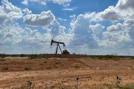 Oil Prices Slip as Peace Hopes Offset Middle East Supply Fears