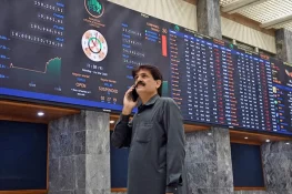 PSX Falls 348 Points as Investors Book Profits After Early Rally