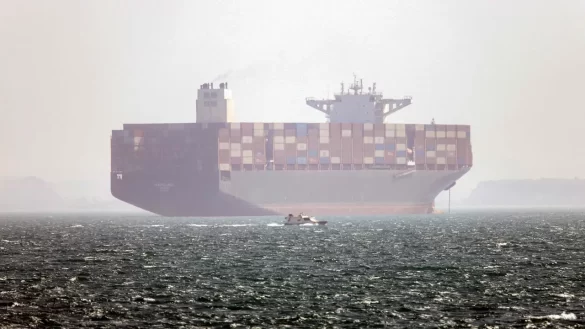 US Intensifies Pressure on Iran as Hormuz Shipping Remains Disrupted