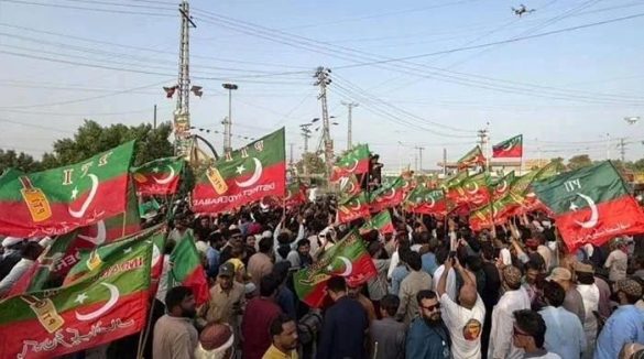 PTI begins Islamabad long march after talks collapse